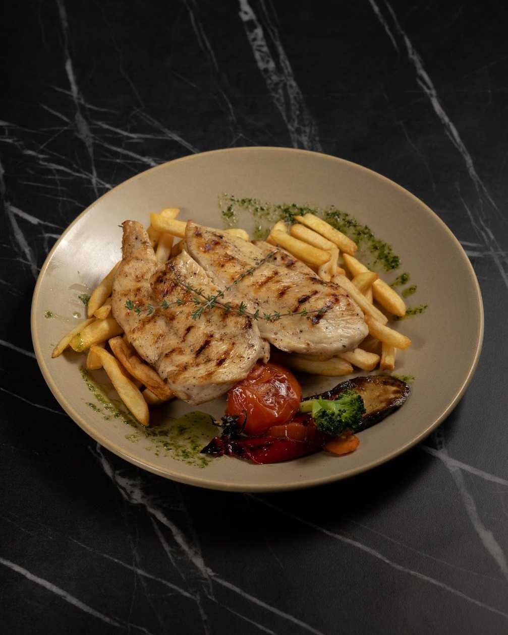 Chicken breast with French fries