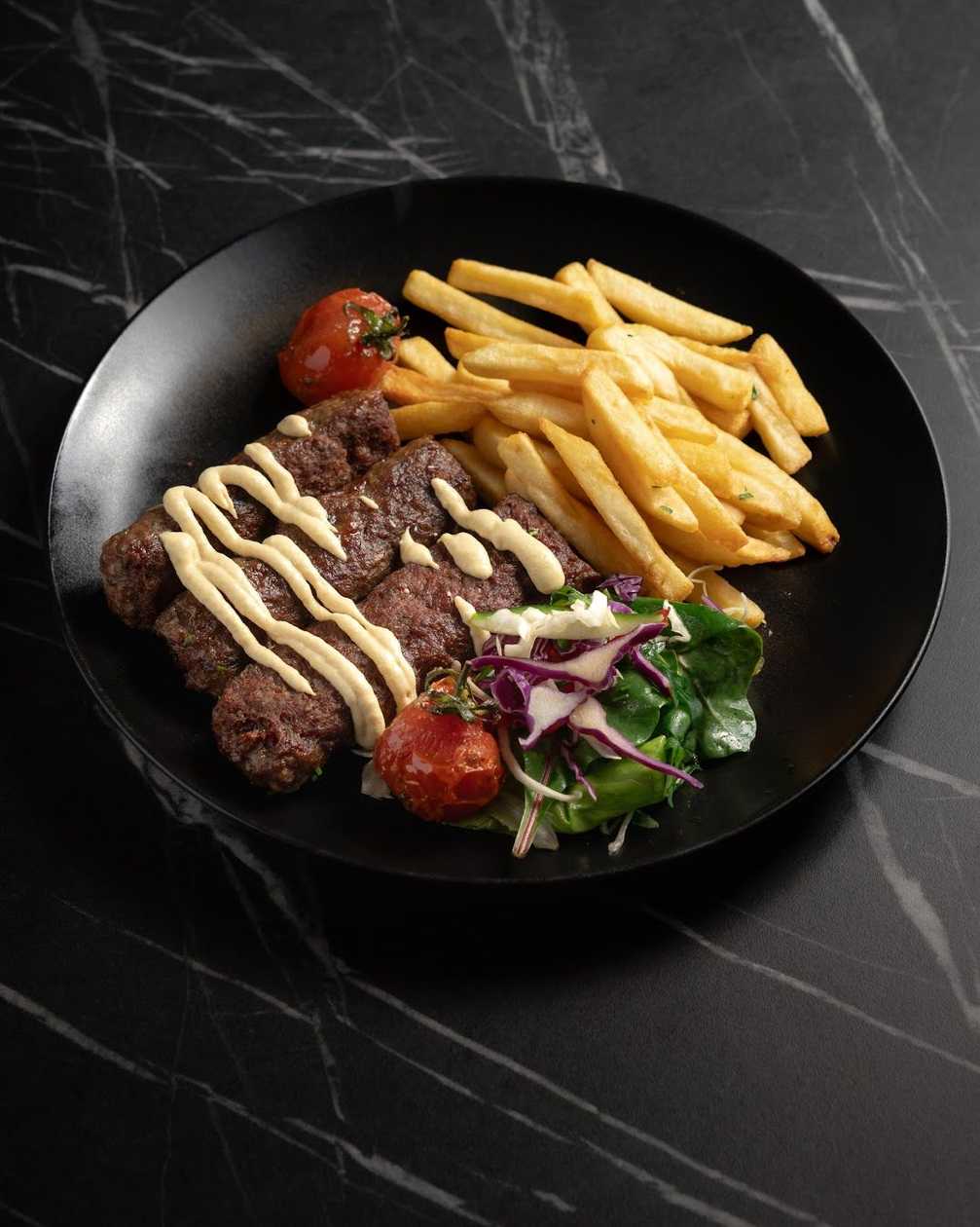 Black Angus minced meat rolls with fries