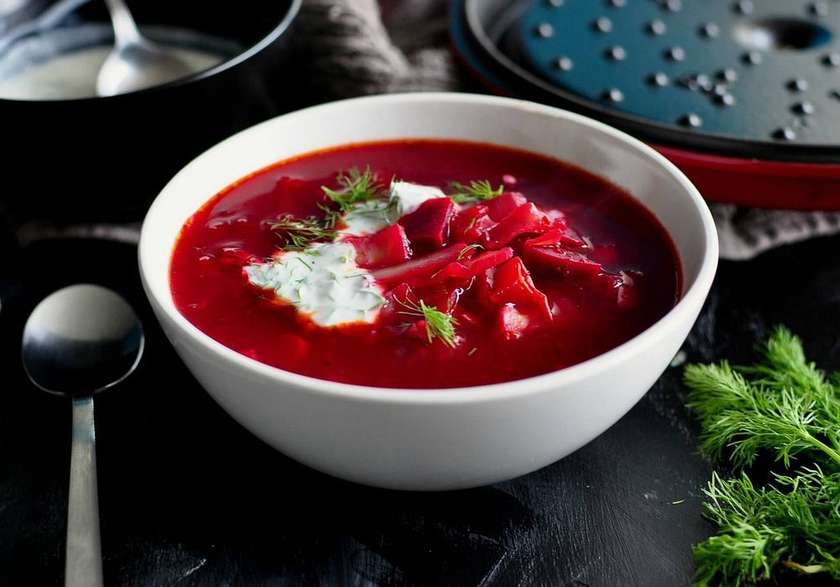 Borscht with meat and sour cream (300ml)