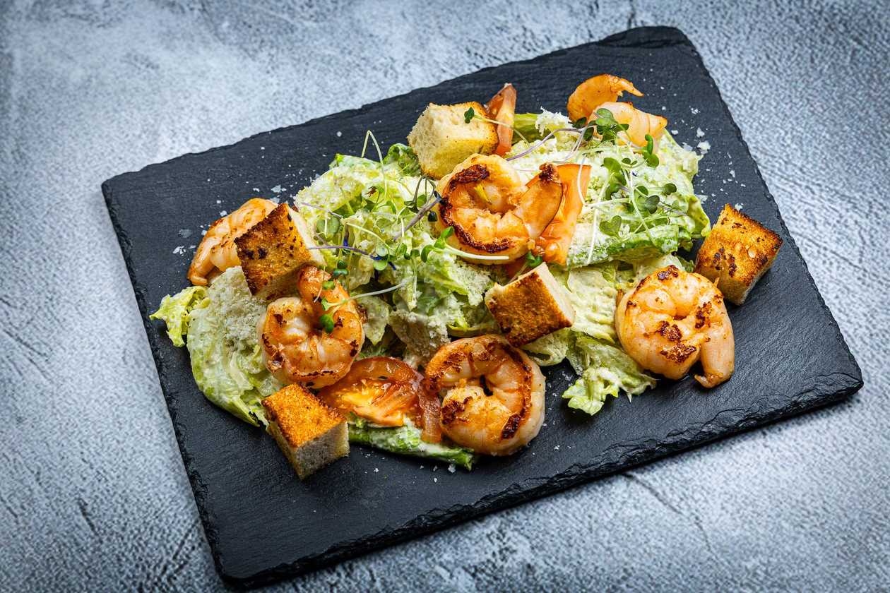 Caesar salat Hiidkrevettide/Lõhe/Kanaga