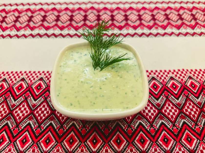 Sour cream and garlic sauce