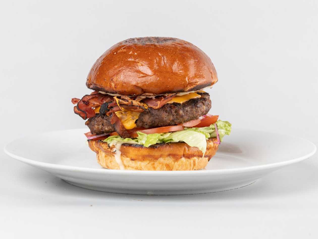 Bacon Burger, hranolky