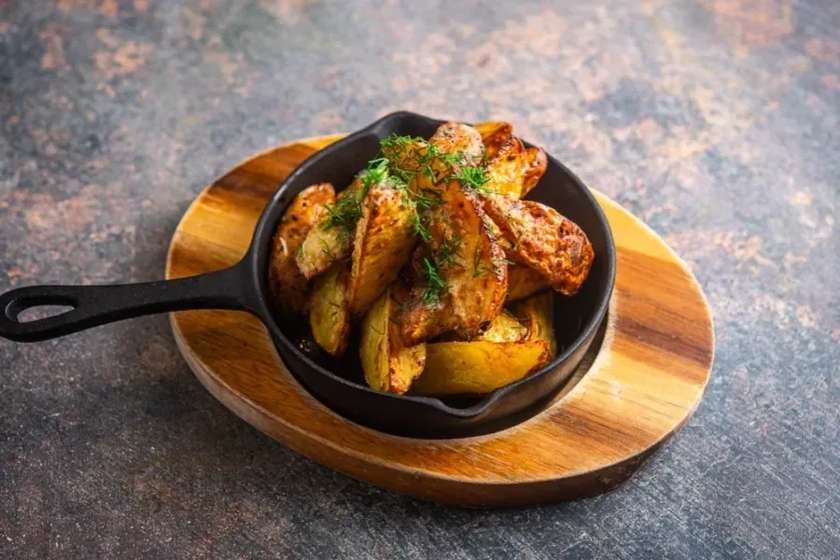 Oven-baked potato wedges with herb salt