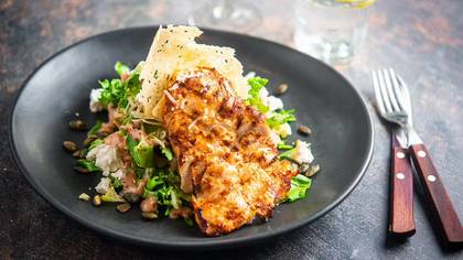 Salad with grilled chicken salad with feta cheese