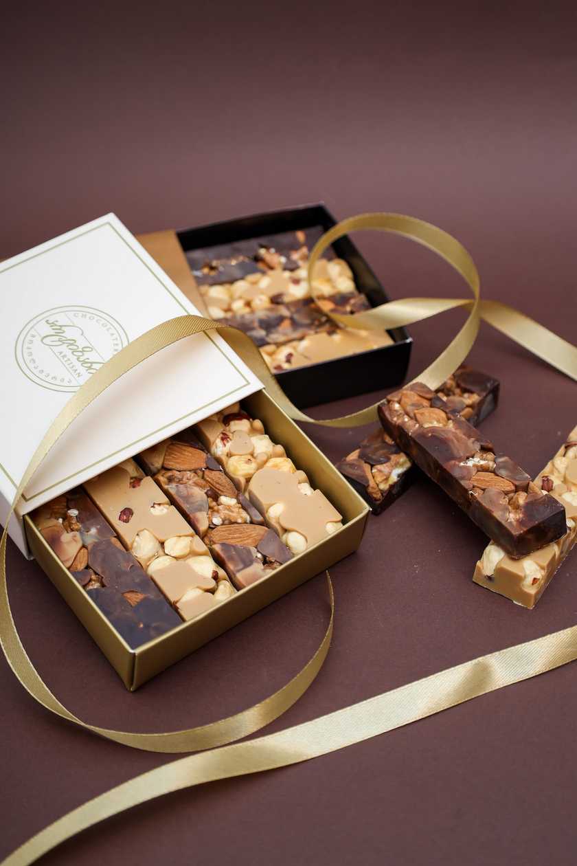 შოკოლადი თხილეულით