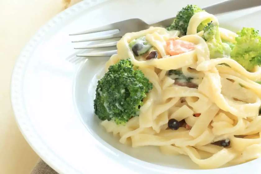 Паста с пилешко филе и броколи