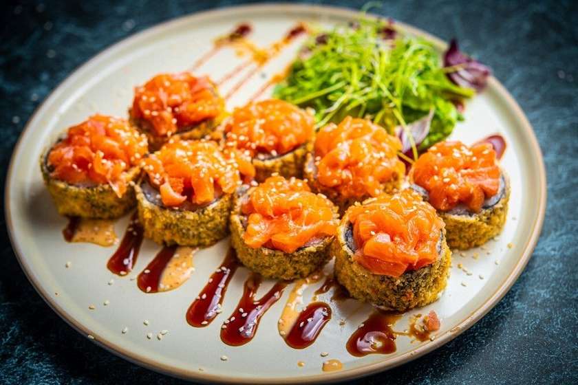 8. Sushi Salmon tartare 10 pcs