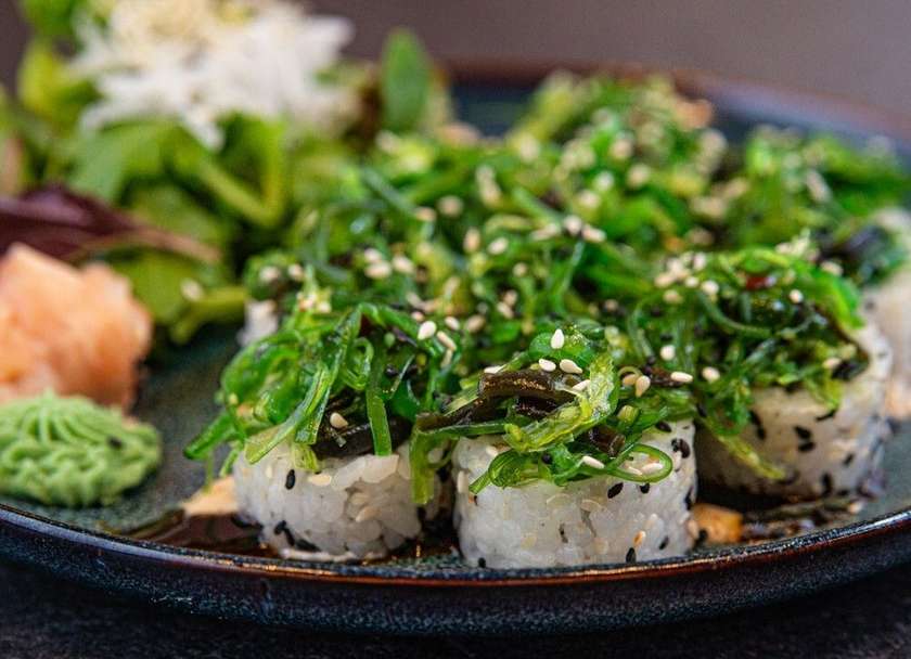 42. Chicken and wakame 10 pcs