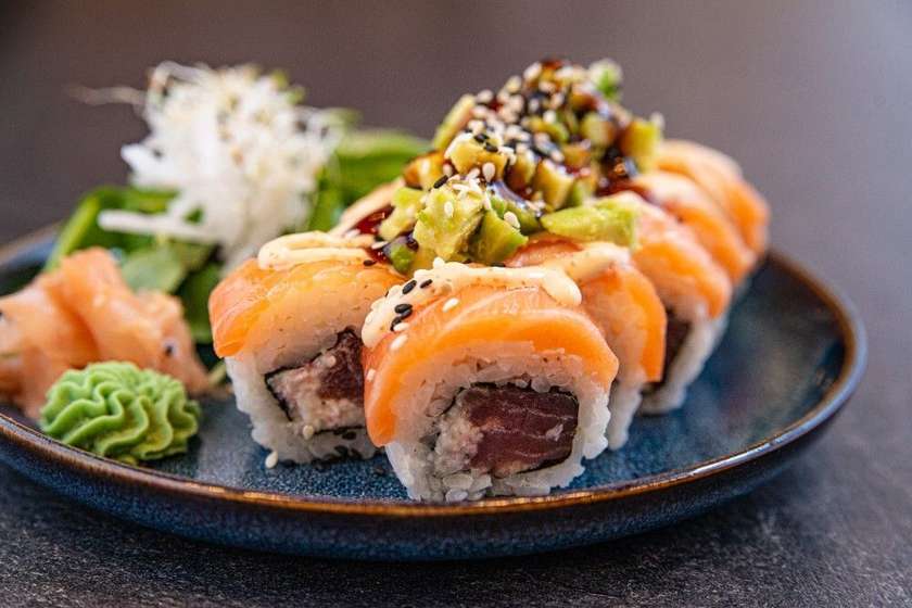 41. Tuna and salmon 10 pcs
