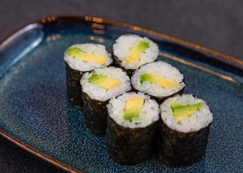 Maki with avocado 6pcs