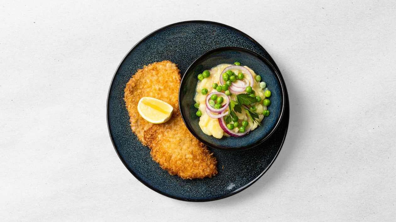 160g Teľací rezeň, kyslý tradičný zemiakový šalát