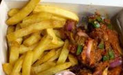 Yam chips with chicken sauce