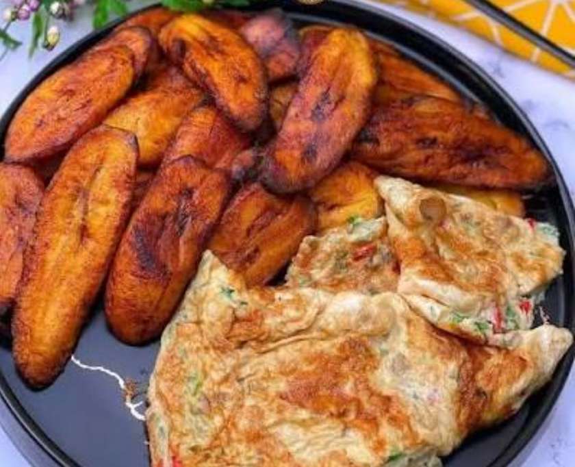 Fried plantain with fried eggs