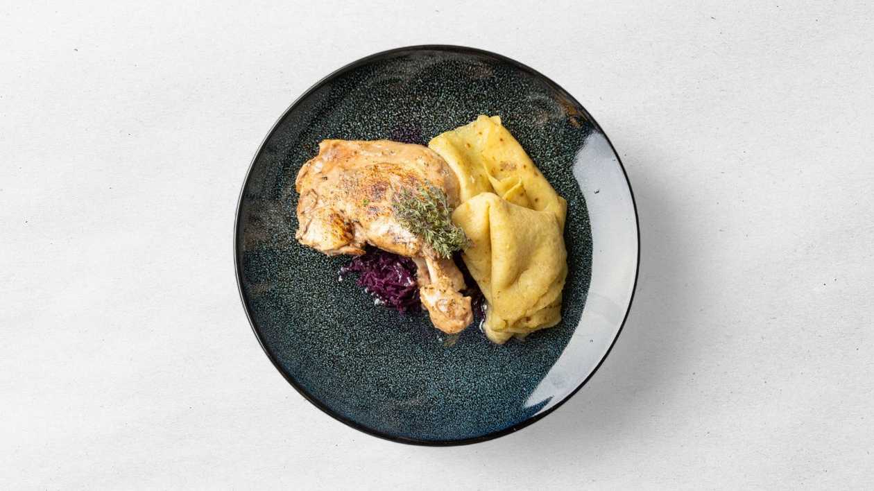 250g Kačacie stehno, dusená červená kapusta, lokša