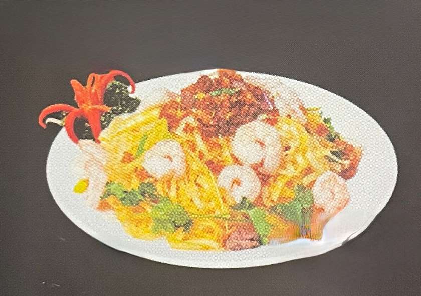 S9. Fried "pho" noodles with shrimp