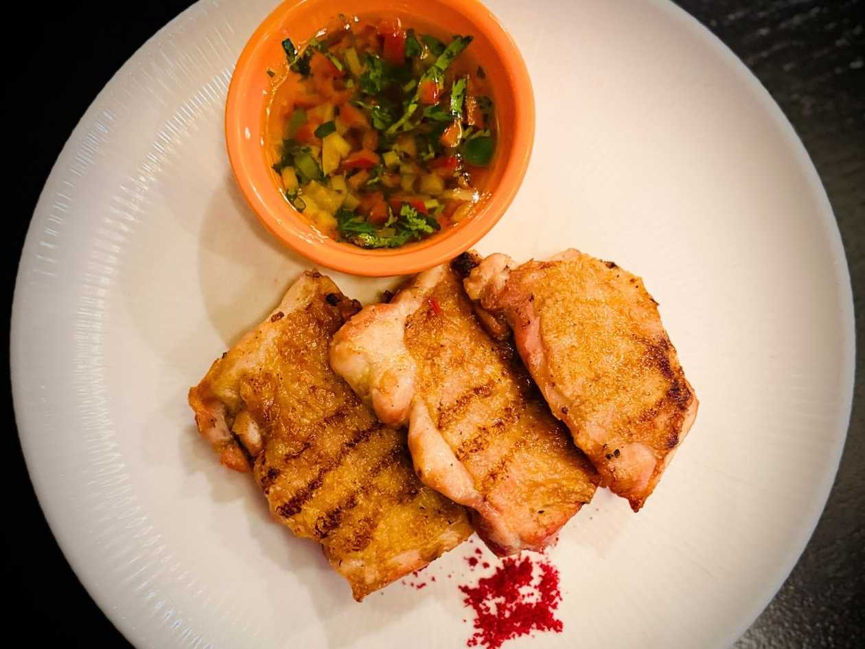 Boneless Grilled Chicken Thighs with Chimichurri Sauce 160g/50g