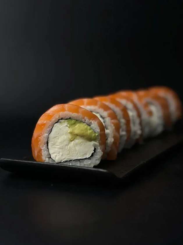 Philadelphia Salmon and Avocado Roll (250g) M