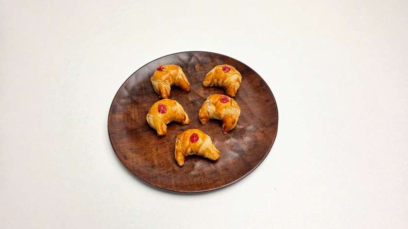 5 Mini Strawberry Croissants