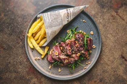 Beef Sandwich cu ceapa caramelizata