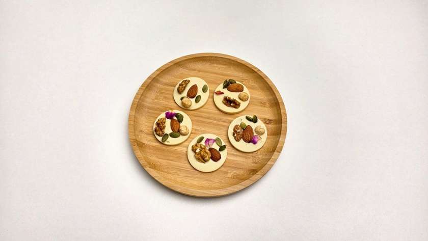 White Medallion with Nuts, 5 Pieces