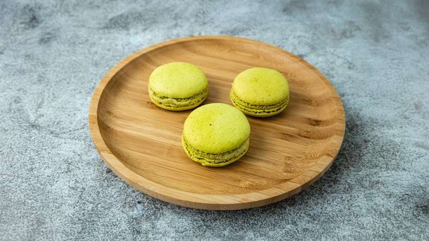 Macaroon with Pistachio (1 piece)
