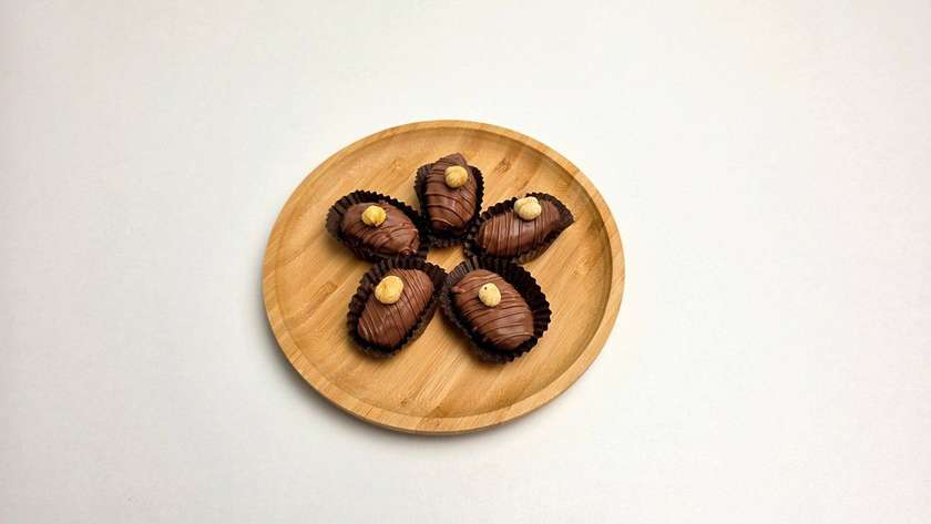 Date Chocolate with Hazelnut (5 Pieces)
