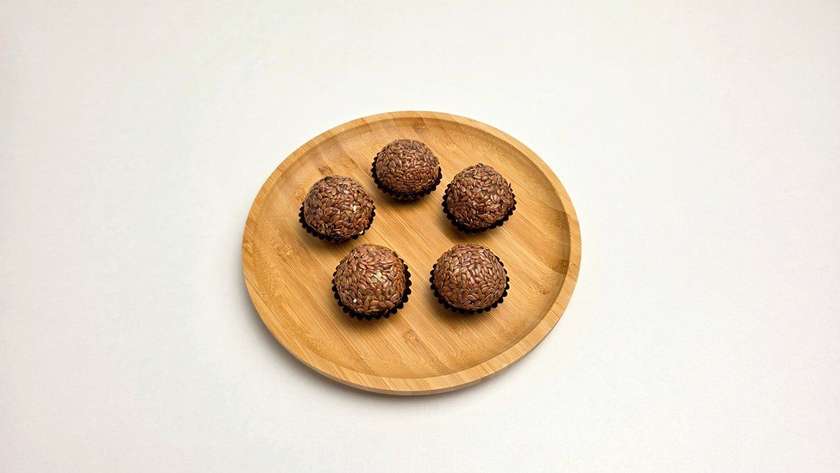 Sweet Energy Bomb with Flax Seeds (5 Pieces)