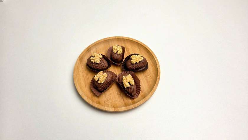 Date Chocolate with Walnuts 5 pieces