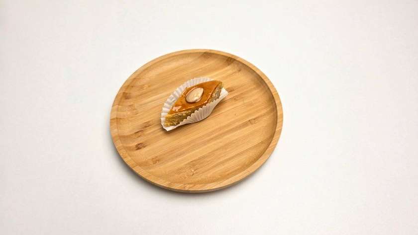 Pakhlava with Almonds (1 piece)