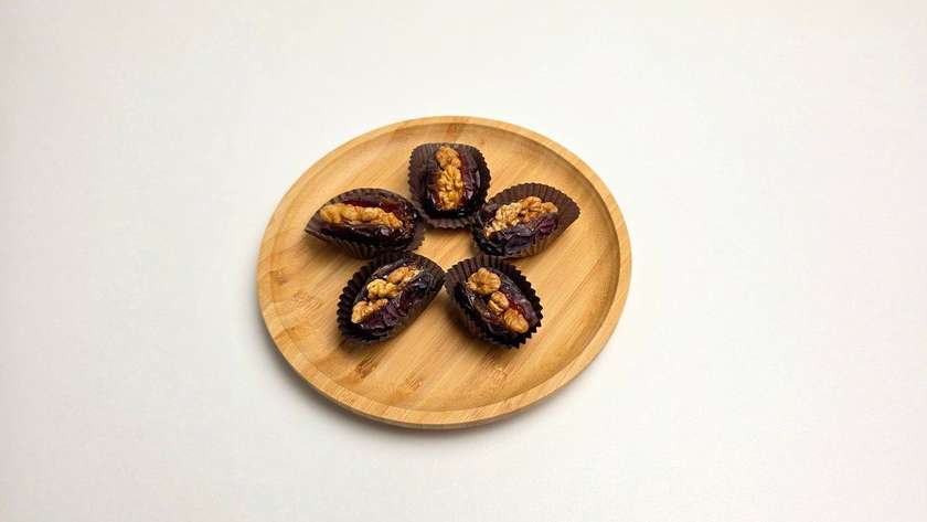 Date Assortment with Walnuts (5 Pieces)