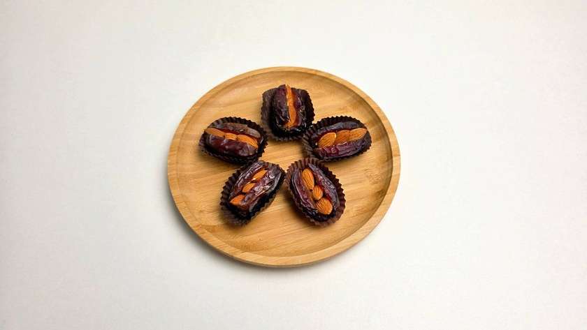 Date Assortment, Almond 5 pieces