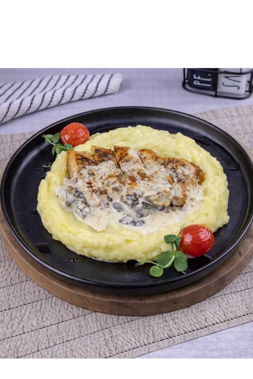Chicken Breast with Mashed Potatoes and Mushroom Sauce