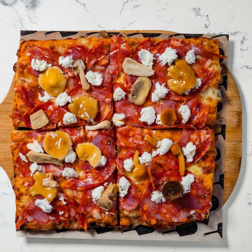 Pizza Funghi e ventricina (2 persoane)