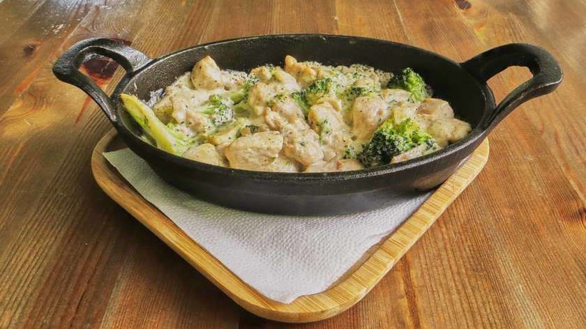 Chicken Pieces with Broccoli