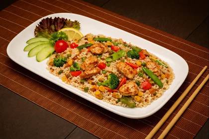 Z1 Kepti japoniški ryžiai su vištiena ir daržovėmis