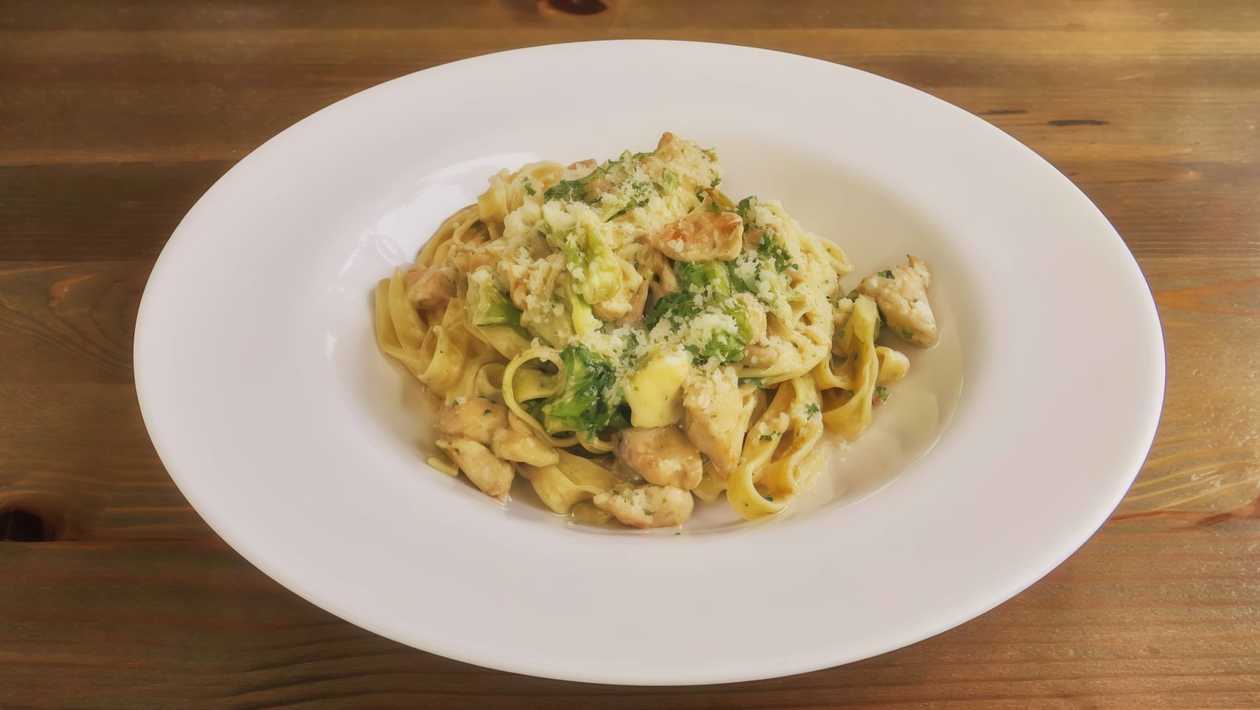 Tagliatelle with Broccoli and Cheeses