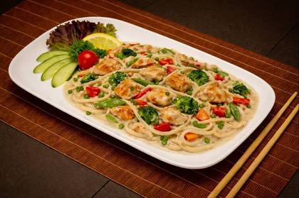 Z5 Makaronai su daržovėmis ir vištiena kokoso pieno padaže