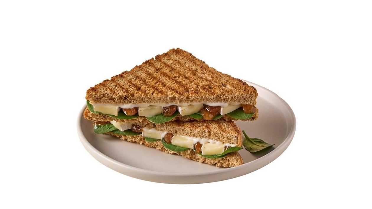 Tost z camembertem i sosem figowym