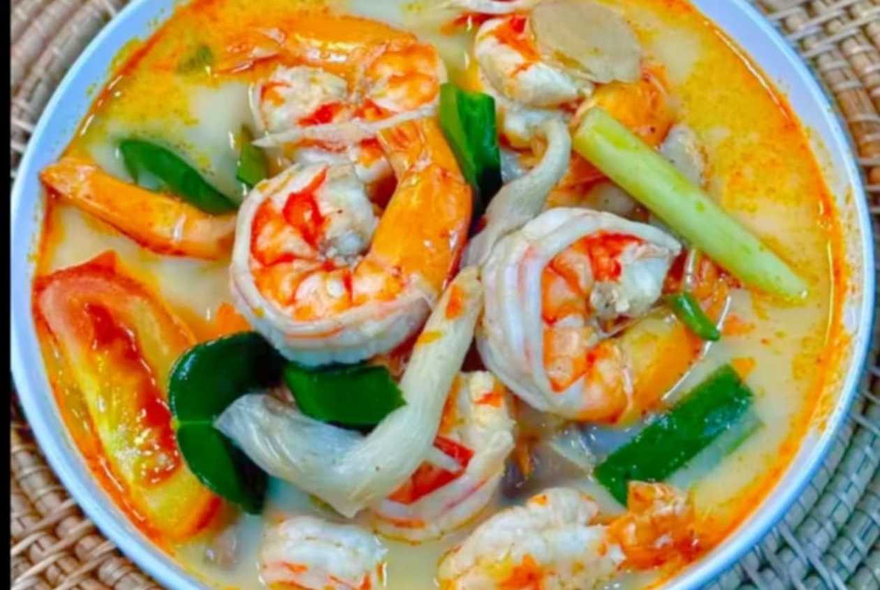 Tom yum shrimp soup