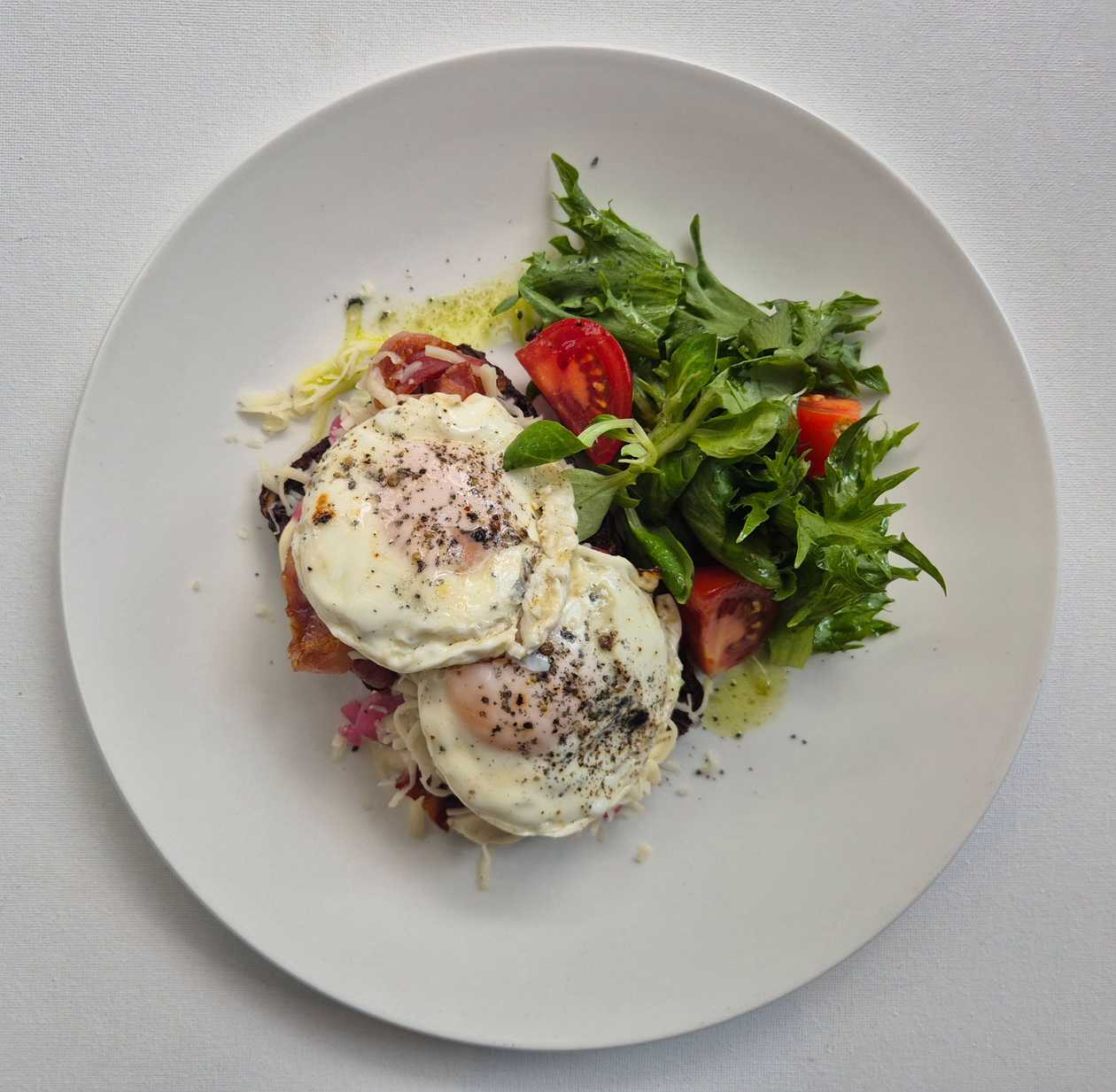 Chaplini sandwitch peekoni ja praemunaga