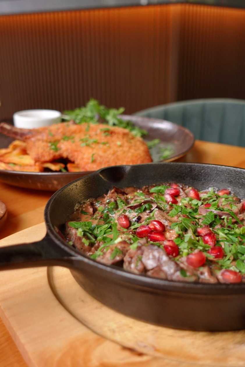 Ficatei in sos de rodie cu orez