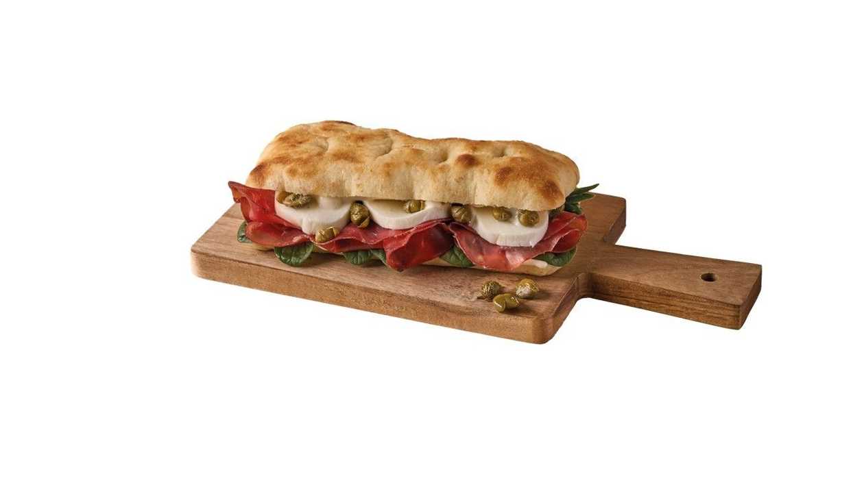 Kanapka premium z wołowiną i mozzarellą