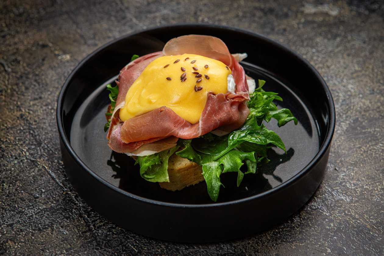 Munad Benedicti moodi jamoniga