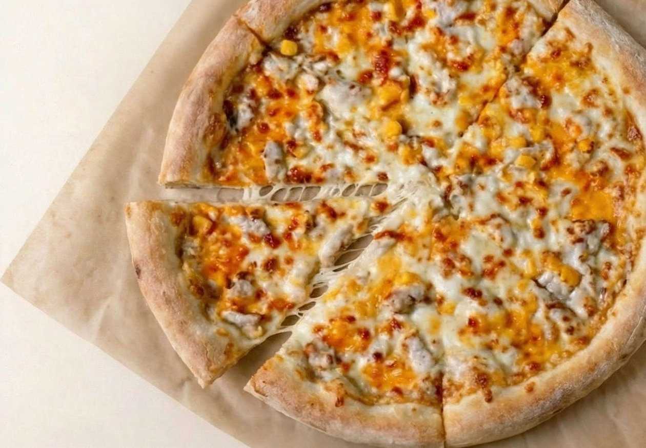 CHICKEN & CHEDDAR PIZZA