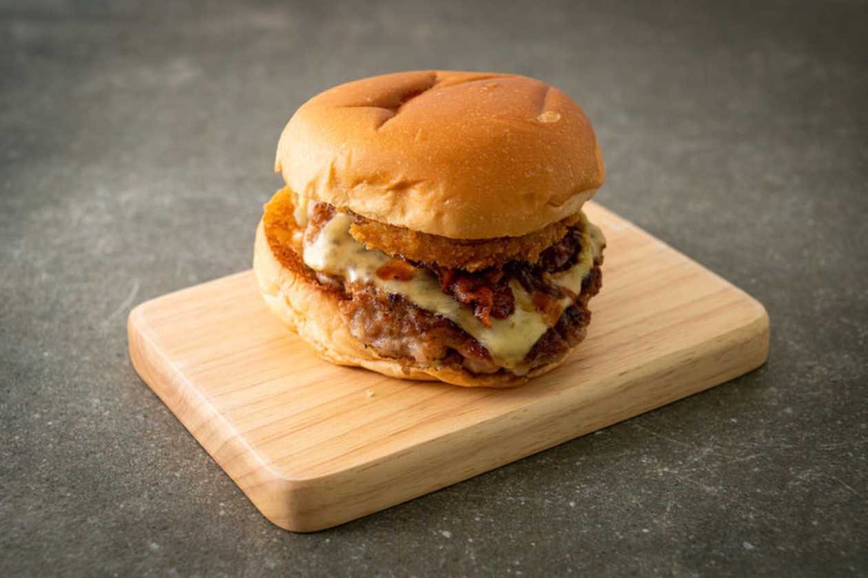 Meniu Cheeseburger vită simplu+Cartofiu