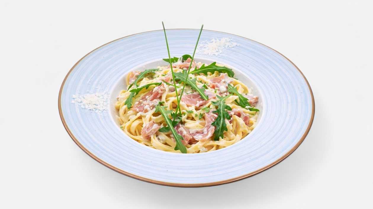 Tagliatelle with Ham, Arugula, and Cream