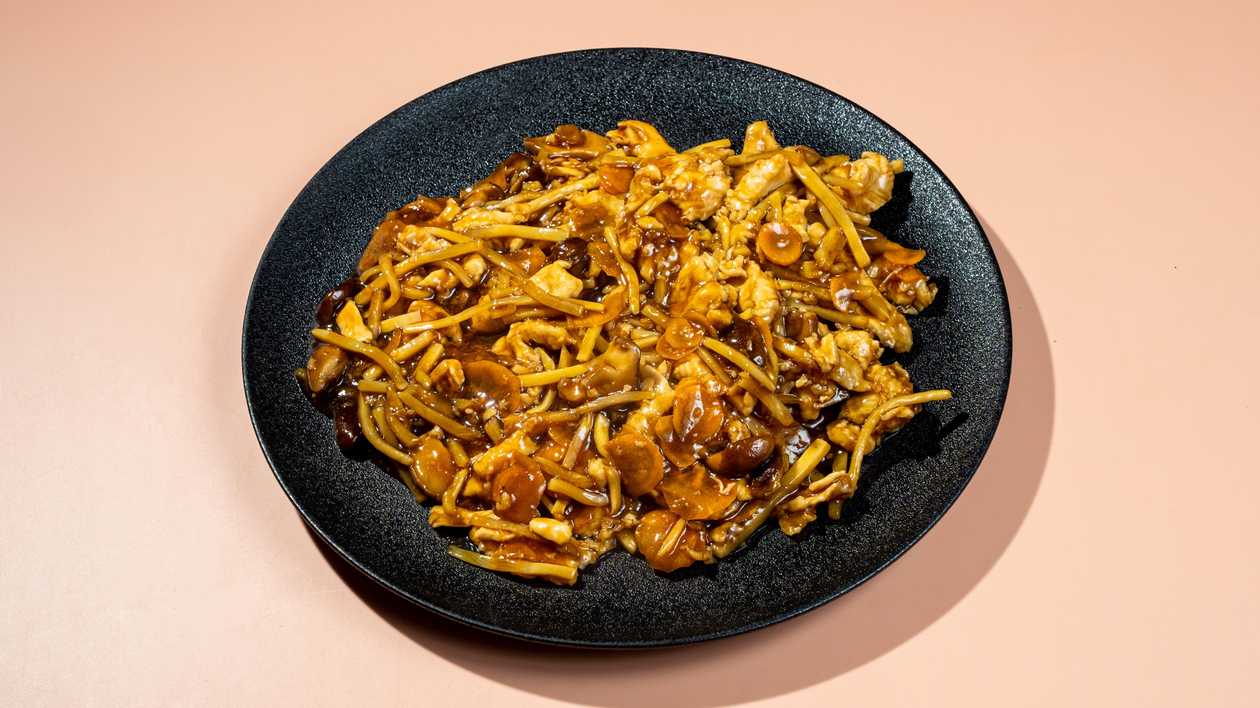 K6 Kiauliena su bambukais ir grybais