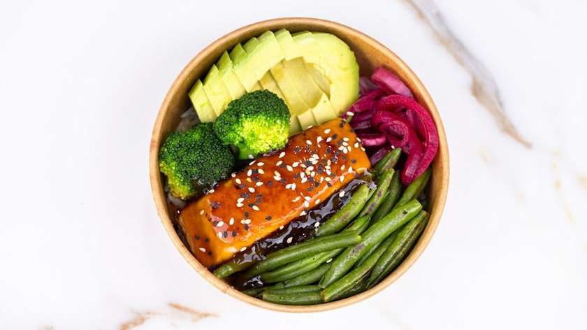 Salmon bowl with French beans