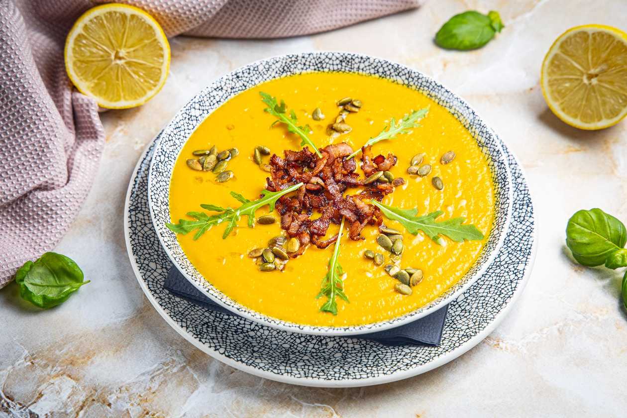 Kõrvitsa kreemsupp suitsupeekoniga