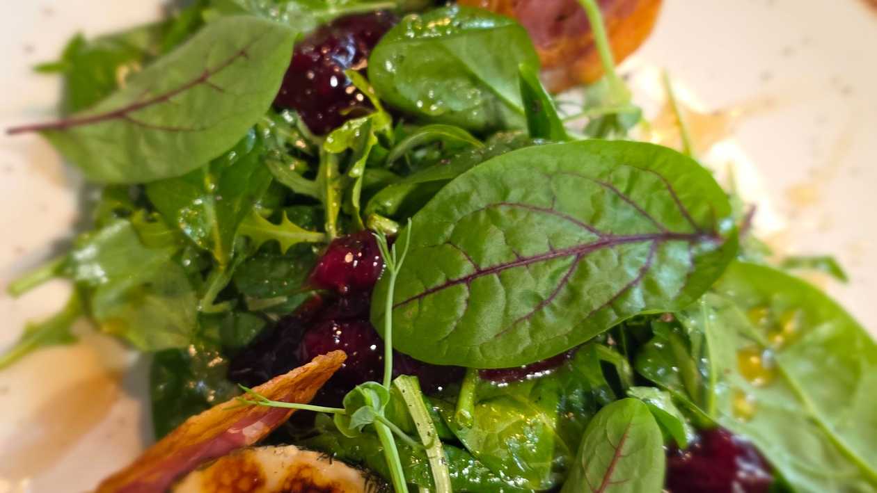 Sałata z kozim serem